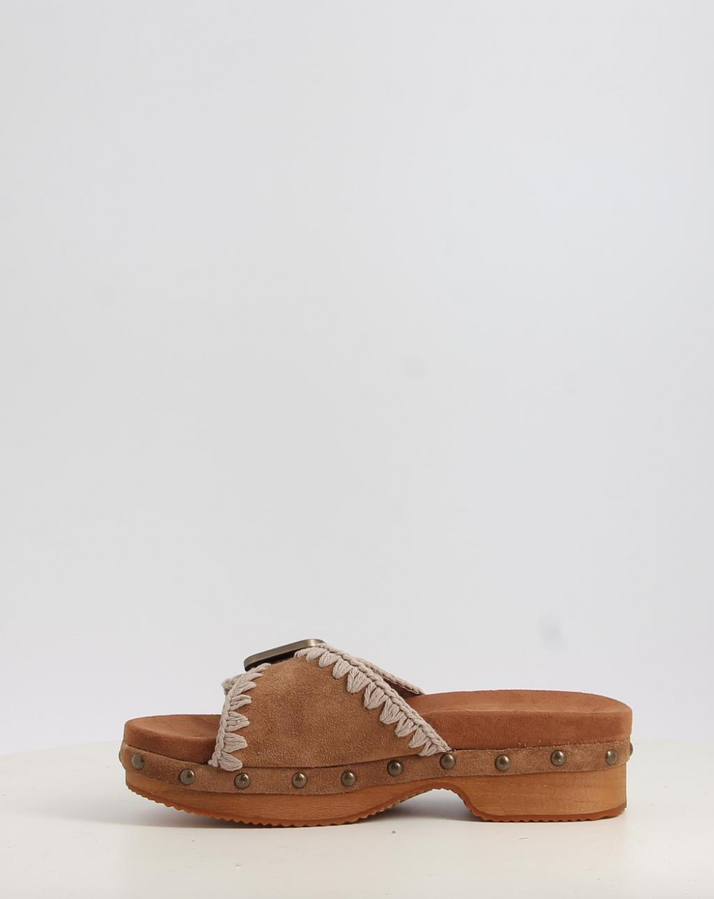LOW HEEL WOOD CLOG WITH BUCKLE