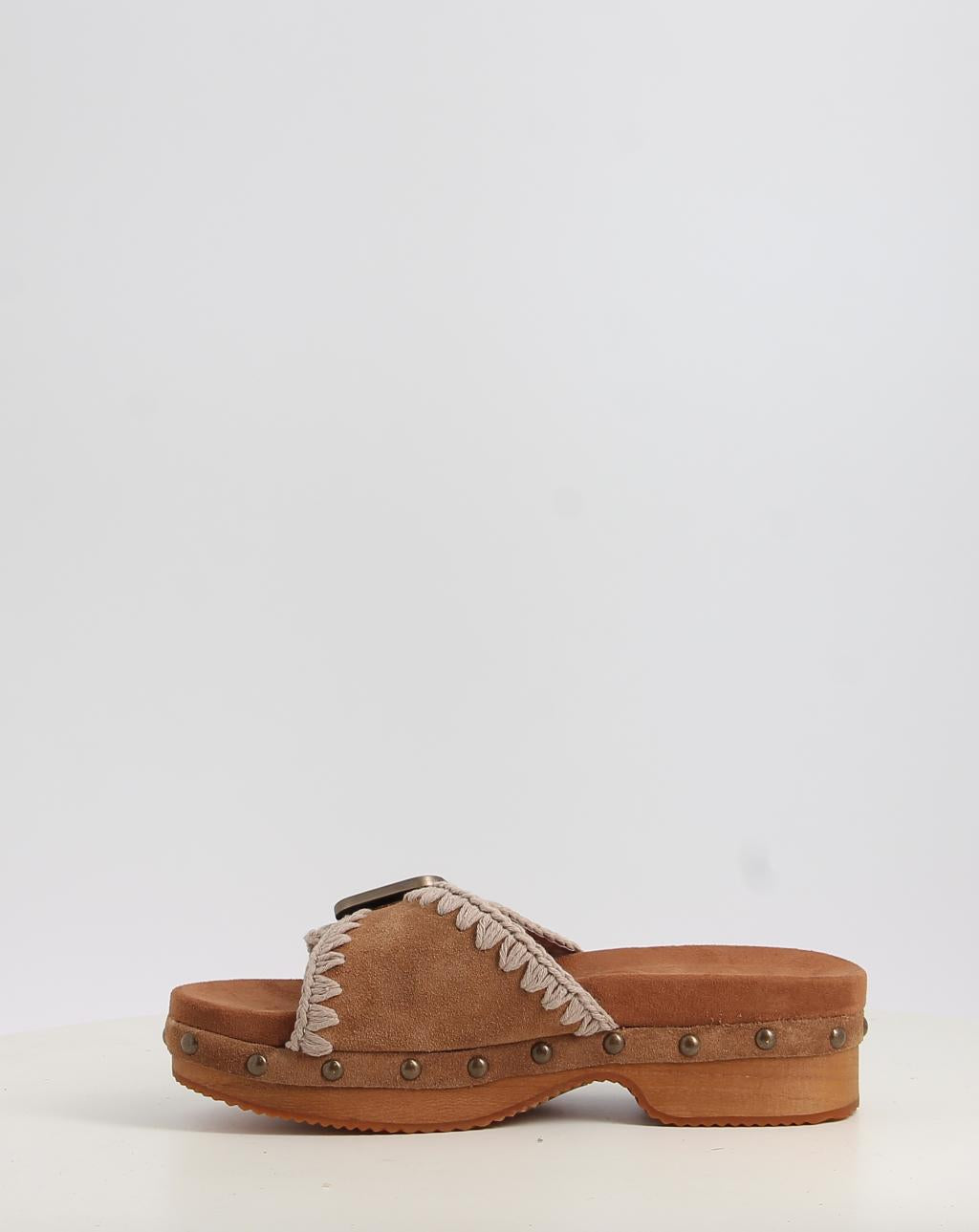 LOW HEEL WOOD CLOG WITH BUCKLE